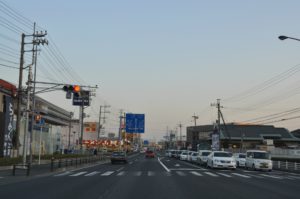 交通事故防止　対向車線が渋滞している時に注意する３つのこと