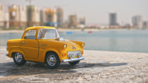 交通事故防止には車同士のアイコンタクトも重要です