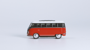 前に路線バスが走行しているときに注意をすること